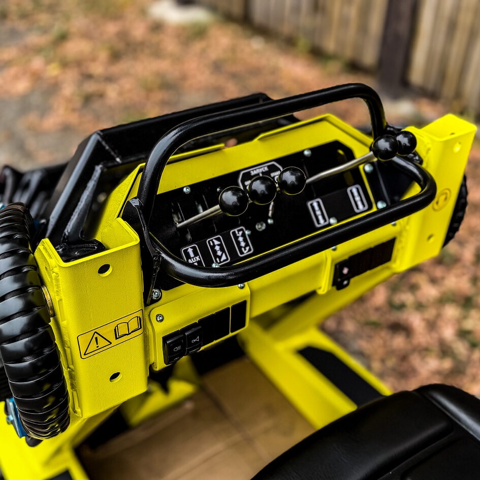 Мини-погрузчик Makstem MAX 400t панель управления